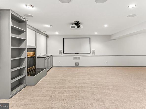 7526 Walnut Hill Lane, Falls Church VA 22042