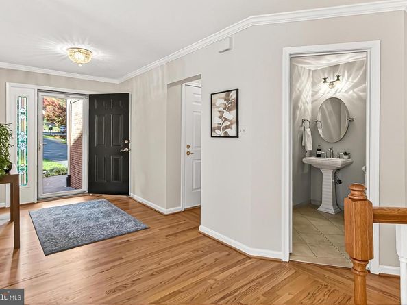 7526 Walnut Hill Lane, Falls Church VA 22042