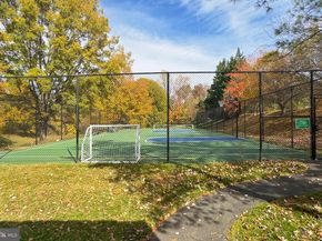 7526 Walnut Hill Lane, Falls Church VA 22042