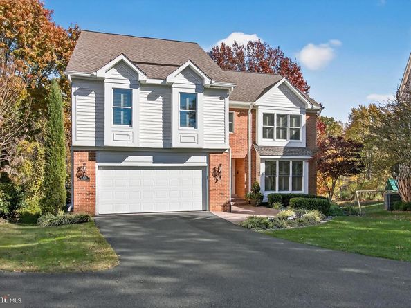 7526 Walnut Hill Lane, Falls Church VA 22042