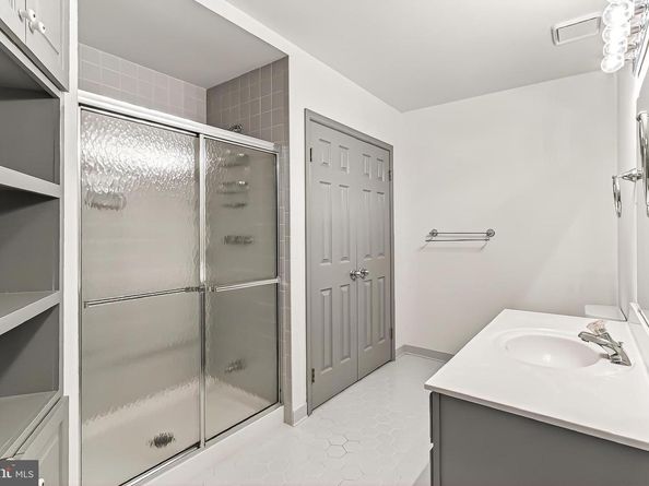 7526 Walnut Hill Lane, Falls Church VA 22042