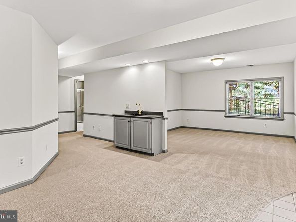 7526 Walnut Hill Lane, Falls Church VA 22042