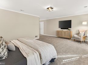 7526 Walnut Hill Lane, Falls Church VA 22042