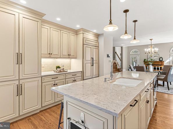 7526 Walnut Hill Lane, Falls Church VA 22042