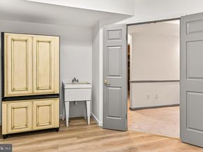 7526 Walnut Hill Lane, Falls Church VA 22042