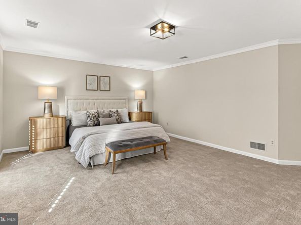 7526 Walnut Hill Lane, Falls Church VA 22042