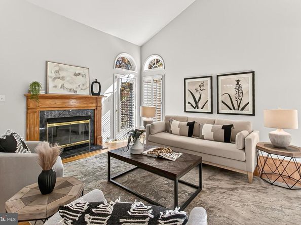 7526 Walnut Hill Lane, Falls Church VA 22042