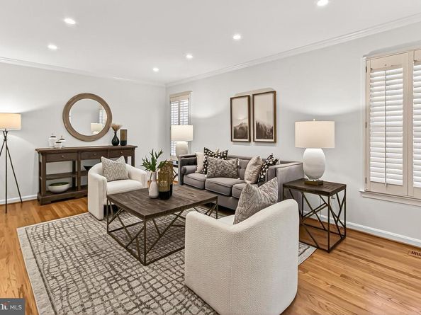 7526 Walnut Hill Lane, Falls Church VA 22042