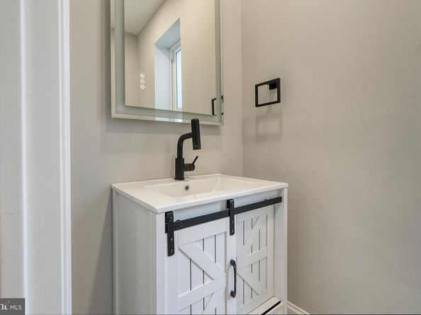 160 East Street, Philadelphia PA 19127