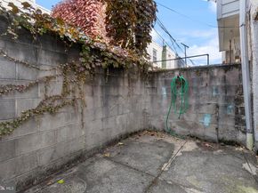 933 Cross Street, Philadelphia PA 19147