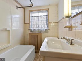 933 Cross Street, Philadelphia PA 19147