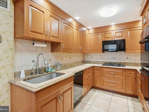 1423 S 8TH Street, Philadelphia PA 19147