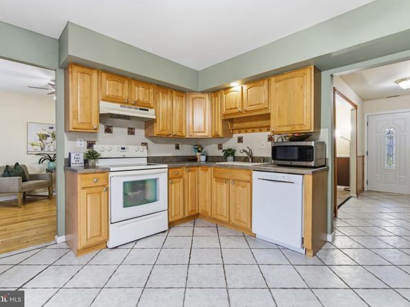 744 Fairbridge Drive, Fairless Hills PA 19030