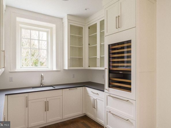 422 W Chestnut Hill Avenue, Philadelphia PA 19118