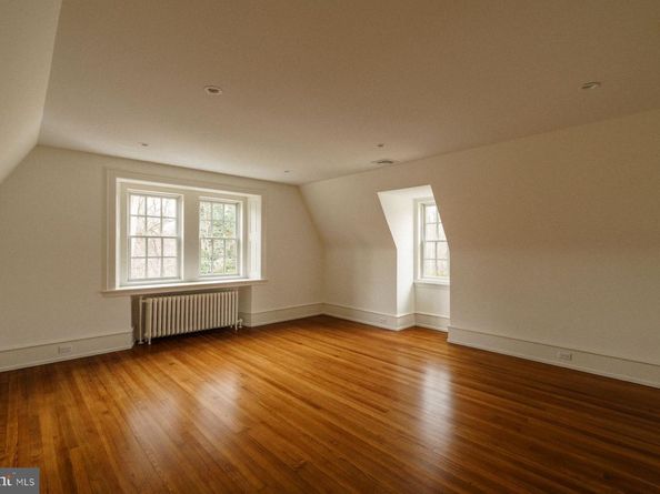 422 W Chestnut Hill Avenue, Philadelphia PA 19118