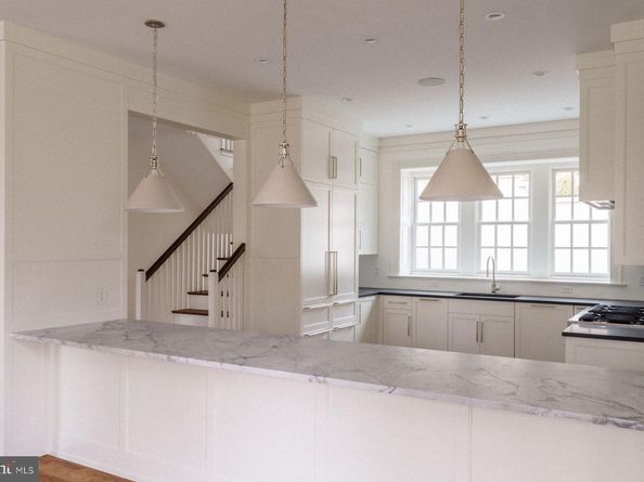 422 W Chestnut Hill Avenue, Philadelphia PA 19118