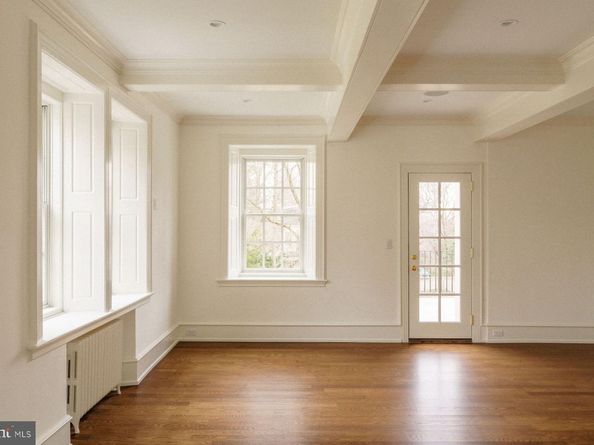 422 W Chestnut Hill Avenue, Philadelphia PA 19118