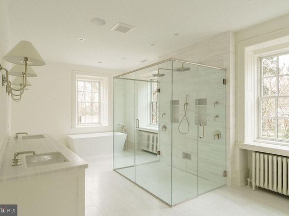 422 W Chestnut Hill Avenue, Philadelphia PA 19118