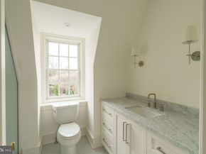 422 W Chestnut Hill Avenue, Philadelphia PA 19118