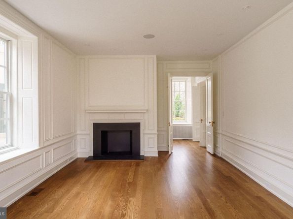 422 W Chestnut Hill Avenue, Philadelphia PA 19118