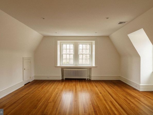 422 W Chestnut Hill Avenue, Philadelphia PA 19118