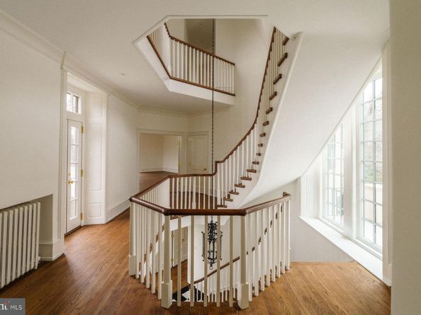 422 W Chestnut Hill Avenue, Philadelphia PA 19118