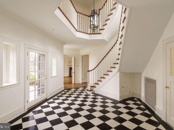 422 W Chestnut Hill Avenue, Philadelphia PA 19118