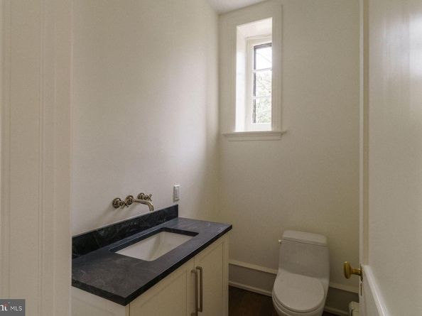 422 W Chestnut Hill Avenue, Philadelphia PA 19118