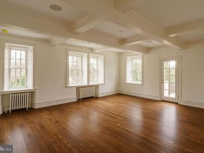 422 W Chestnut Hill Avenue, Philadelphia PA 19118