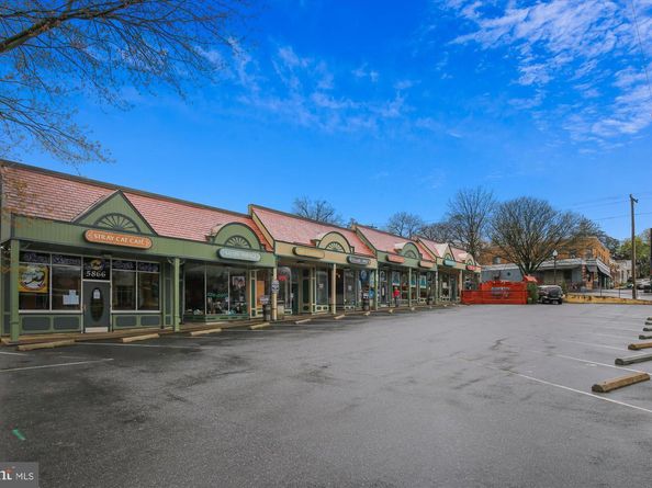 7592 Lakeside Village Drive, Falls Church VA 22042