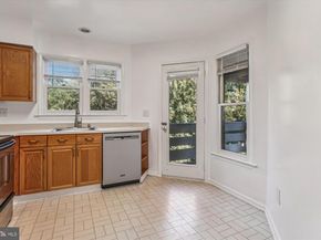 7592 Lakeside Village Drive, Falls Church VA 22042