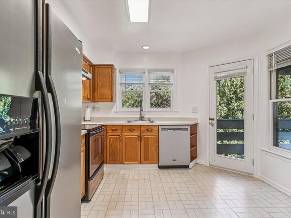 7592 Lakeside Village Drive, Falls Church VA 22042