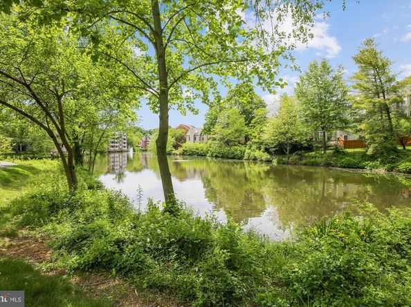 7592 Lakeside Village Drive, Falls Church VA 22042