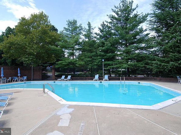 7592 Lakeside Village Drive, Falls Church VA 22042