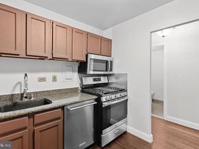 5340 Holmes Run Parkway 107, Alexandria VA 22304