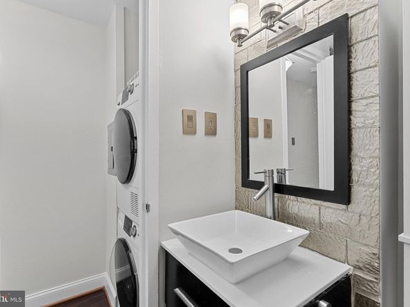 5340 Holmes Run Parkway 107, Alexandria VA 22304