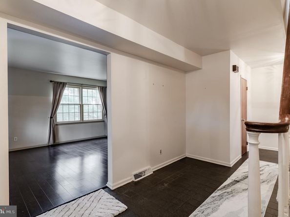 705 Falcon Drive, Glenside PA 19038