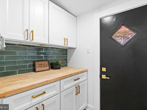 5725 Hunter Street, Philadelphia PA 19131