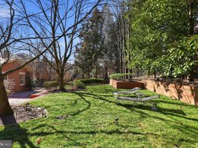 10033 Chartwell Manor, Potomac MD 20854