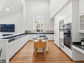 10033 Chartwell Manor, Potomac MD 20854