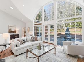 10033 Chartwell Manor, Potomac MD 20854