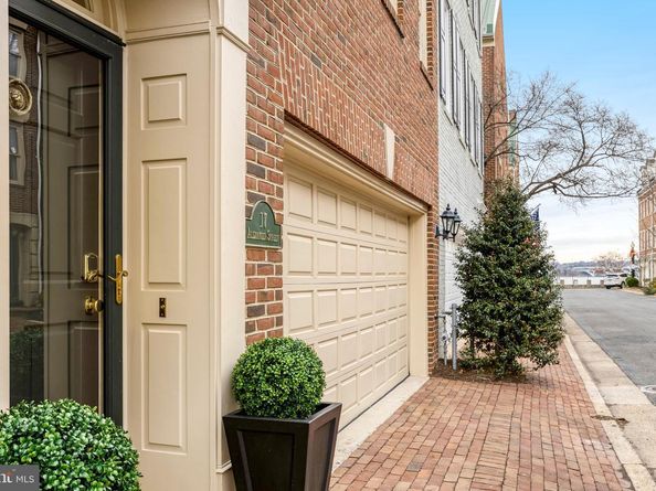17 Alexander Street, Alexandria VA 22314