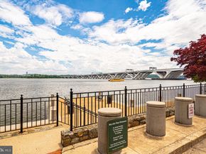 17 Alexander Street, Alexandria VA 22314