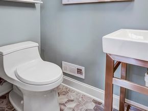 17 Alexander Street, Alexandria VA 22314