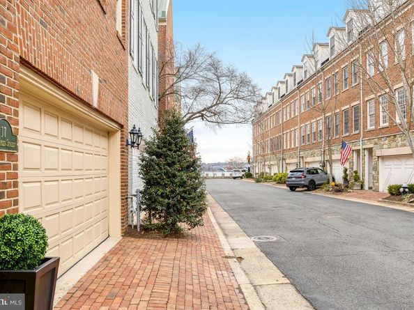 17 Alexander Street, Alexandria VA 22314