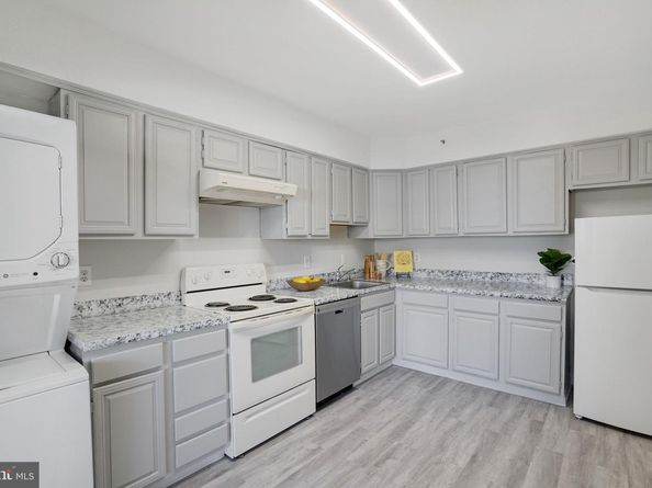 3713 S George Mason Drive 1107W, Falls Church VA 22041