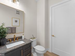 7047 Liberty Lane 32, Mclean VA 22101