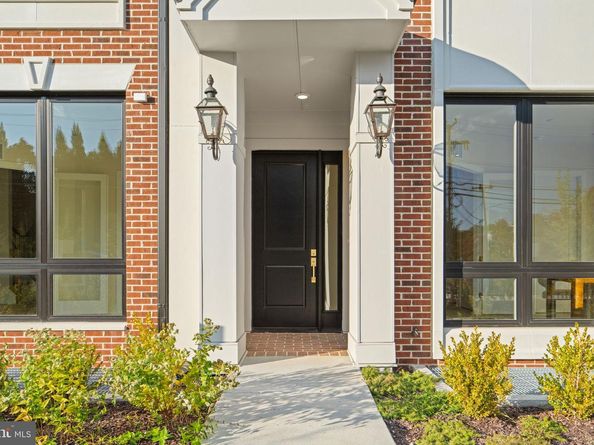 7047 Liberty Lane 32, Mclean VA 22101