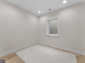 7047 Liberty Lane 32, Mclean VA 22101