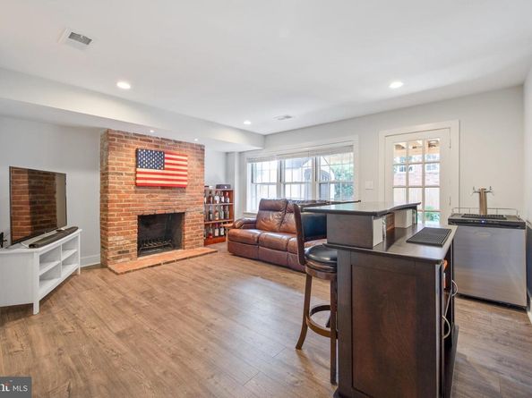 222 Green Street, Alexandria VA 22314